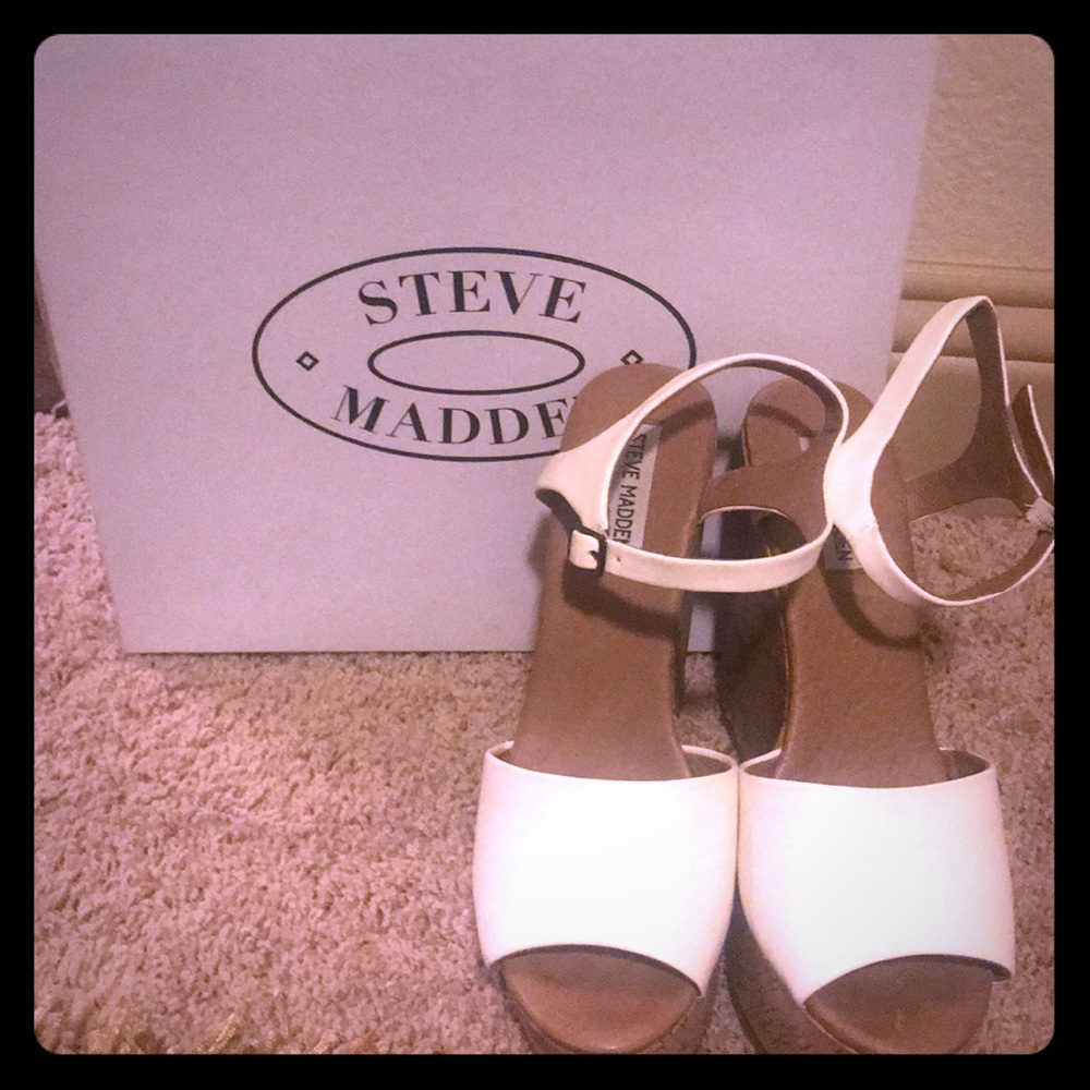 White cork wedge